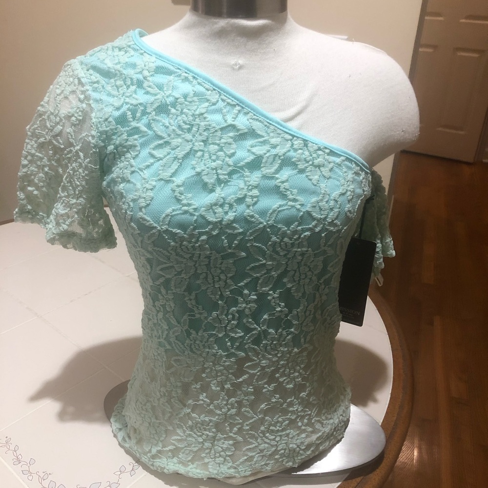 Ladies Lace Top - Picture 3 of 4
